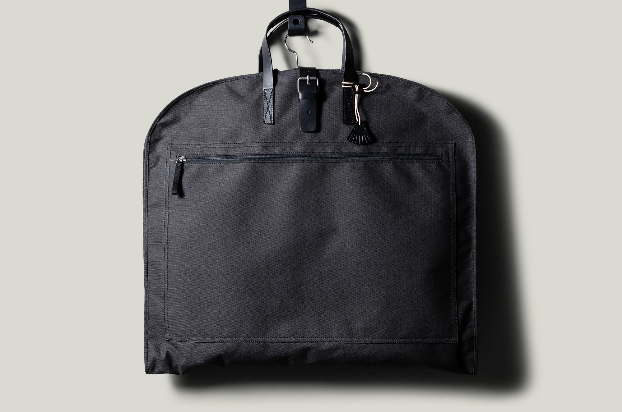 Undercover Garment Bag Charcoal hardgraft