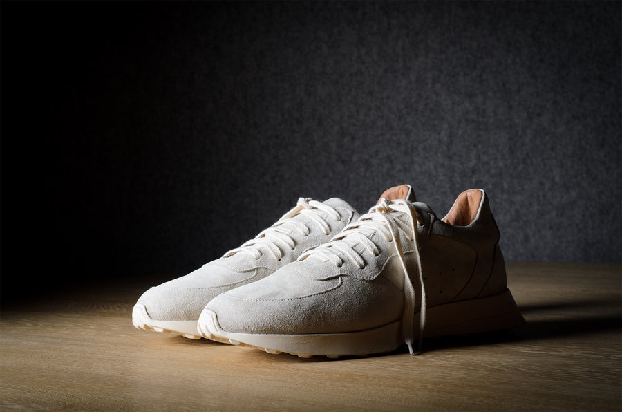 R1 Sneaker . Dirty White Suede