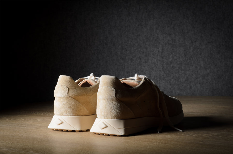 R1 Sneaker . Sand Suede