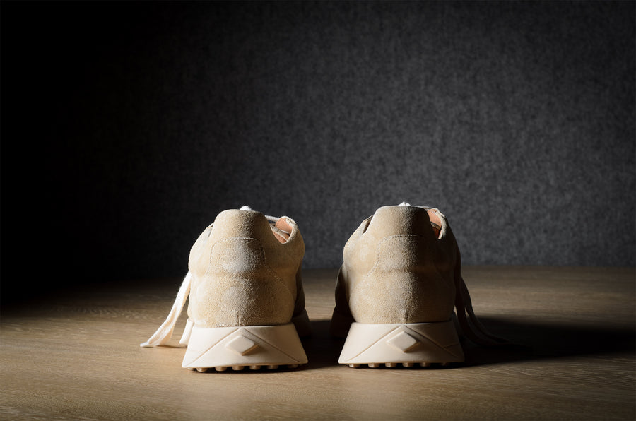 R1 Sneaker . Sand Suede