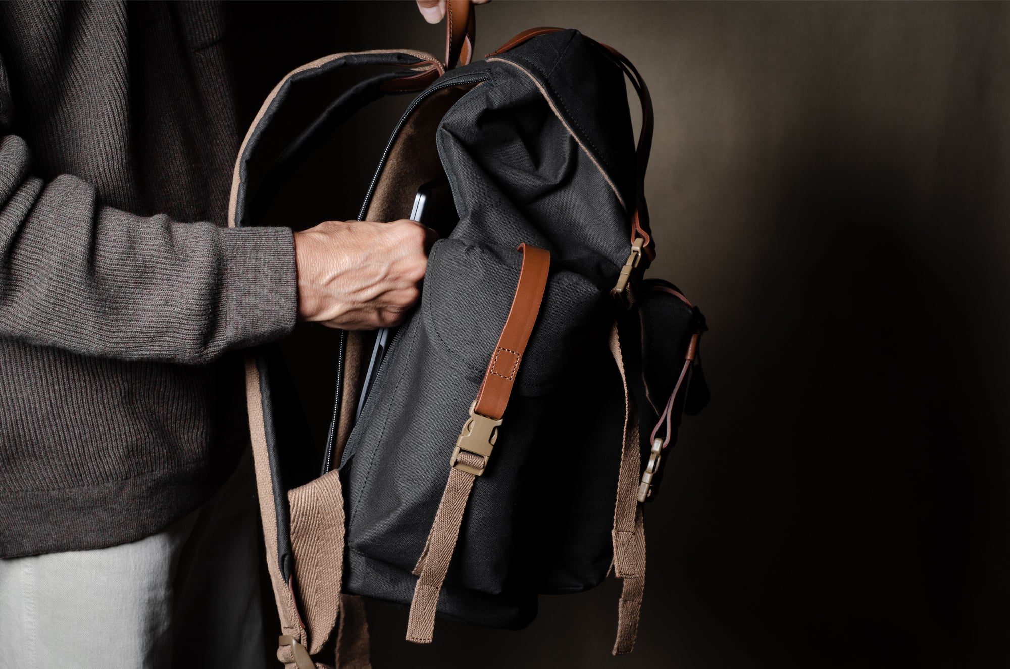 Berg Rucksack . Classic Charcoal – hardgraft