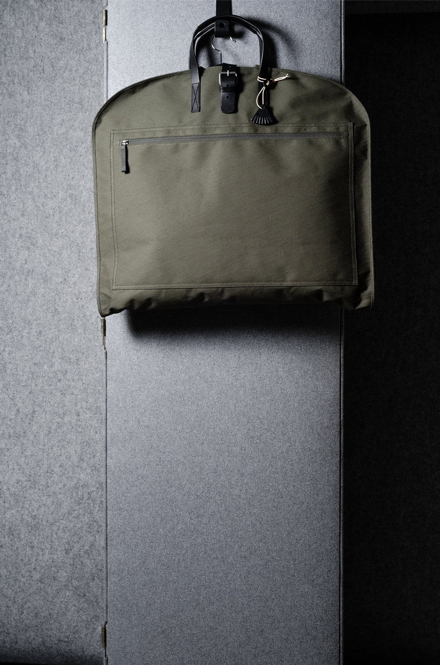 Undercover Garment Bag . Forest